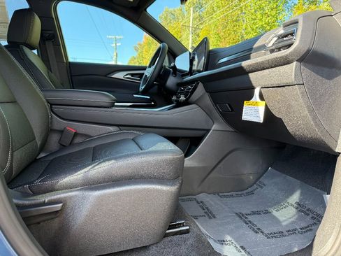 New 2026 Chevrolet Traverse LT w/ Driver Confidence Package image 28