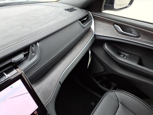 New 2025 Jeep Grand Cherokee L Limited image 30