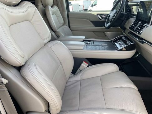 Used 2021 Lincoln Navigator Reserve image 34