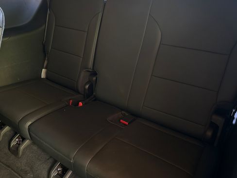 Used 2025 Buick Enclave Preferred FWD image 19