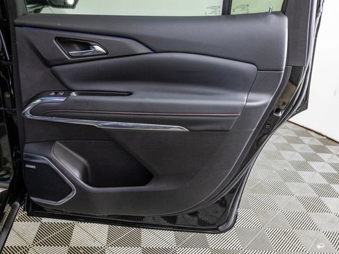 Used 2024 Chevrolet Traverse RS FWD image 50