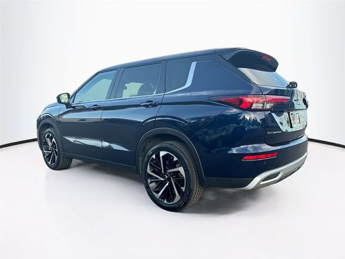 Used 2024 Mitsubishi Outlander SE image 5