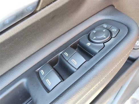 Used 2023 GMC Terrain SLT image 29