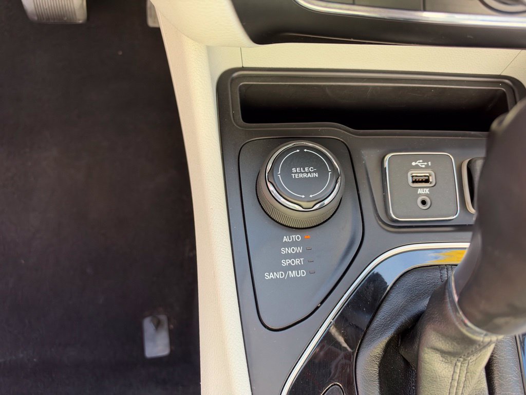 Used 2021 Jeep Cherokee Limited AWD/4WD image 27