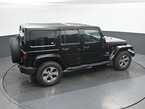 Used 2018 Jeep Wrangler Unlimited Sahara w/ Connectivity Group AWD/4WD image 27