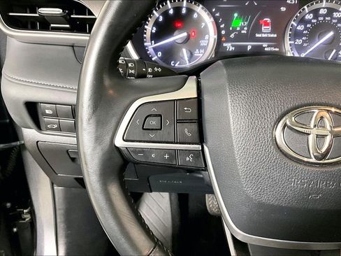 Used 2022 Toyota Highlander XLE image 18