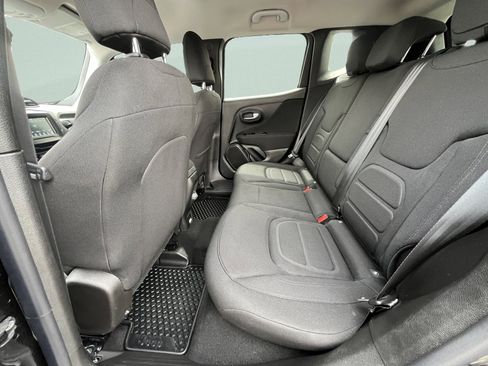 Used 2021 Jeep Renegade Latitude w/ Convenience Group AWD/4WD image 15