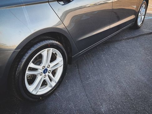 Used 2020 Ford Fusion SE FWD image 11