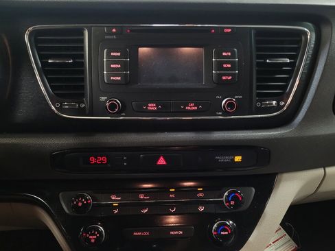 Used 2016 Kia Sedona LX FWD image 25