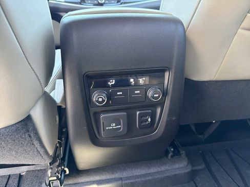 Used 2018 Buick Enclave Essence image 24