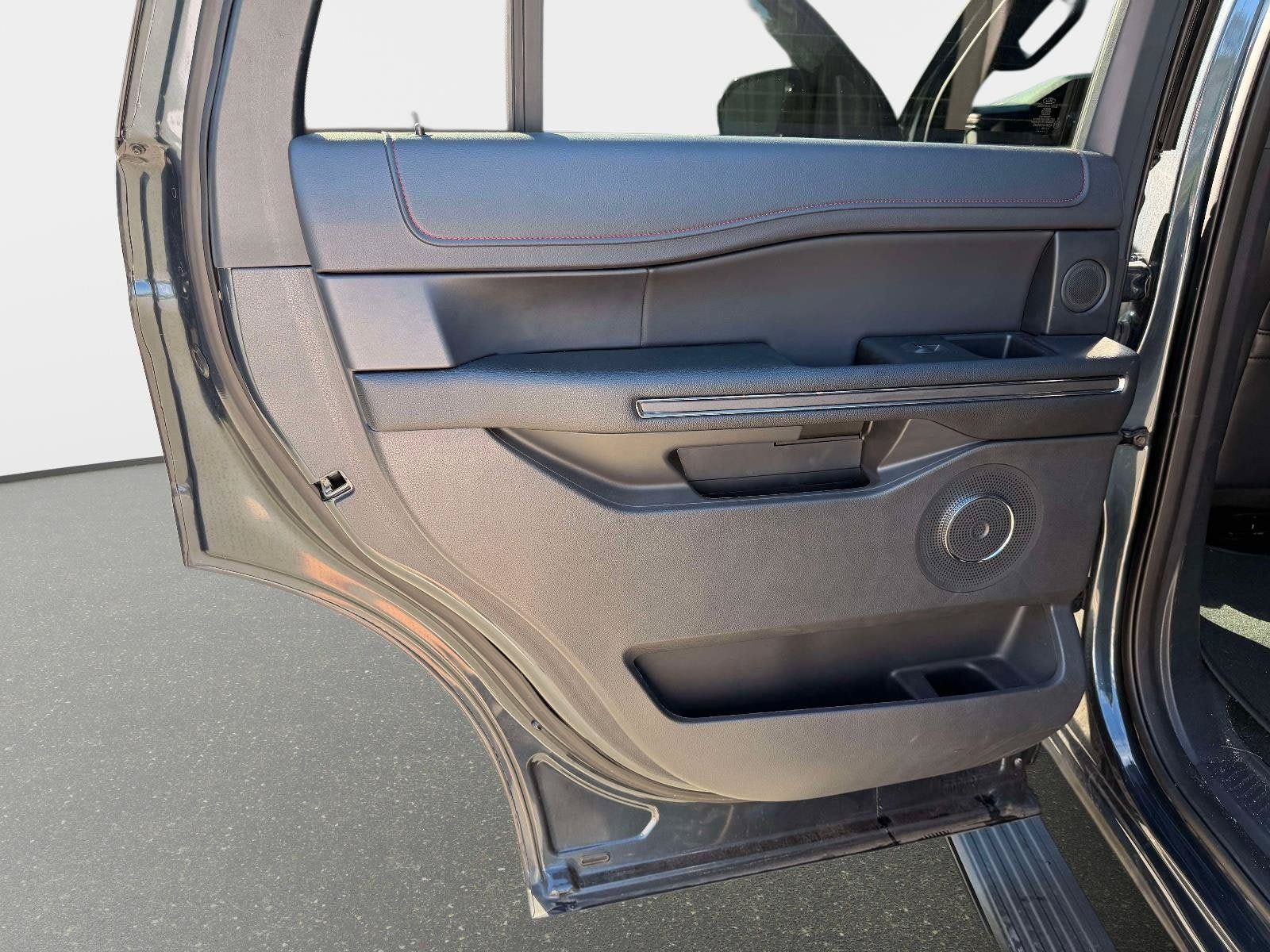 Used 2023 Ford Expedition Limited RWD image 19