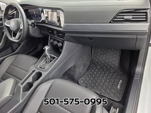 Used 2024 Volkswagen Jetta SE w/ Black Wheel Package FWD image 17