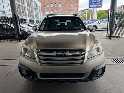 Used 2014 Subaru Outback 2.5i Premium AWD/4WD image 2