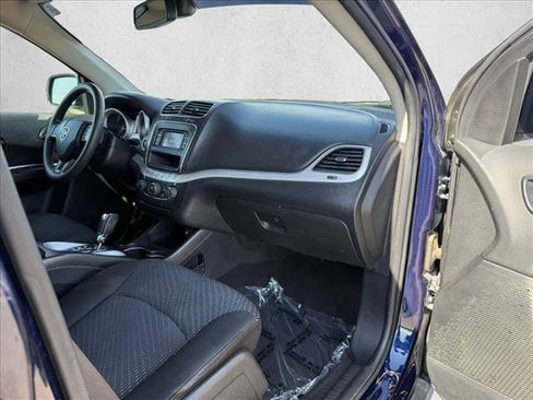 Used 2019 Dodge Journey SE FWD image 12