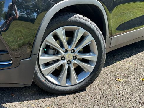 Used 2019 Chevrolet Trax Premier image 2