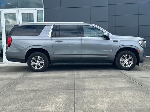 Used 2022 GMC Yukon XL SLE AWD/4WD image 2