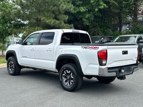 Used 2019 Toyota Tacoma TRD Off-Road AWD/4WD image 3