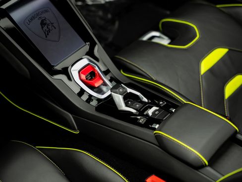Used 2020 Lamborghini Huracan EVO RWD image 55
