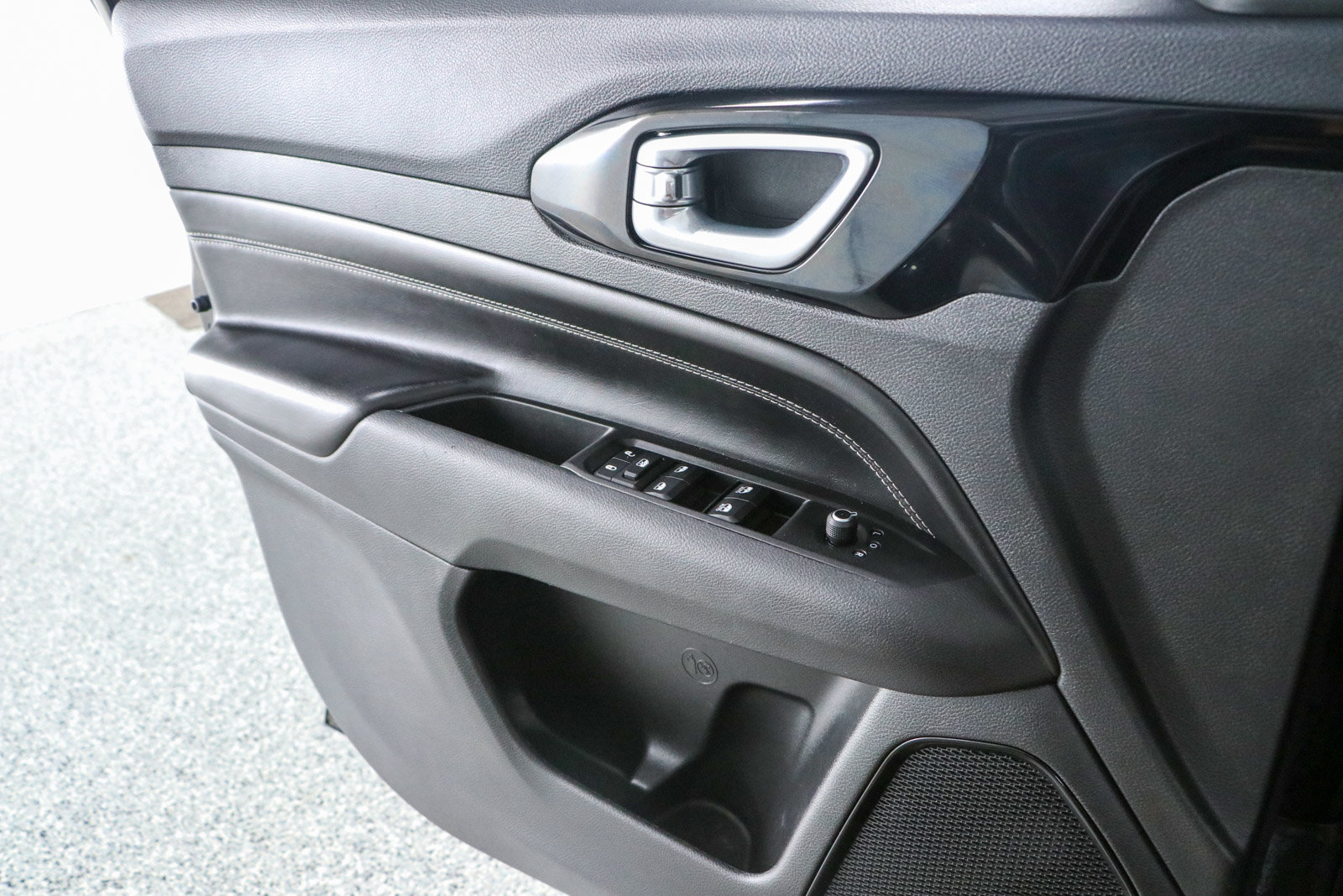 Used 2022 Jeep Compass Latitude FWD image 21