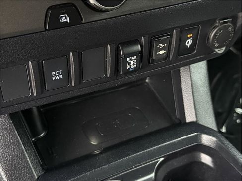 Used 2019 Toyota Tacoma TRD Sport RWD image 17