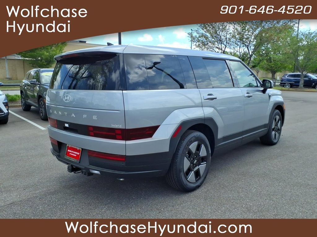 Used 2026 Hyundai Santa Fe SE FWD image 5