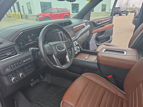 Certified 2023 GMC Yukon XL Denali Ultimate AWD/4WD image 19