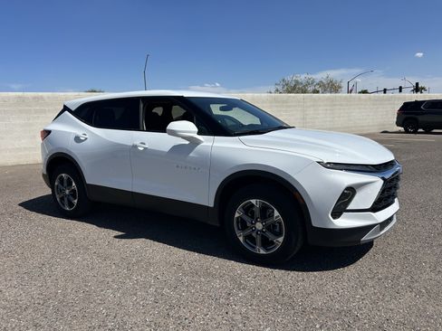 Used 2025 Chevrolet Blazer LT FWD image 7