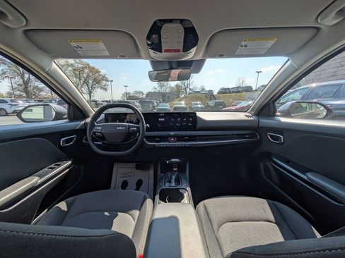 Used 2025 Kia K4 LXS image 24