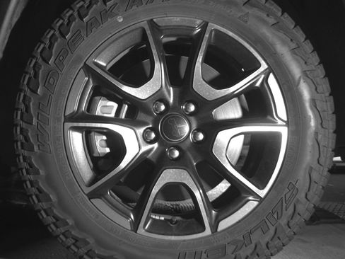 Used 2025 Jeep Compass Trailhawk AWD/4WD image 12