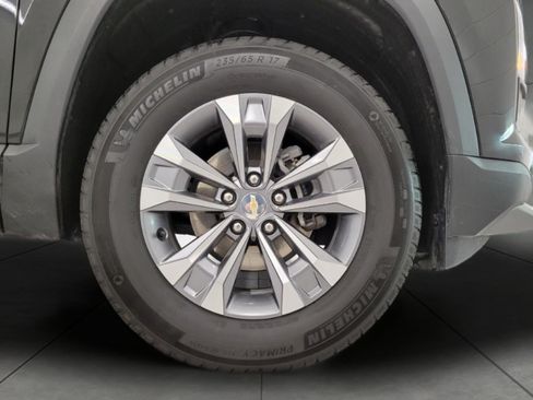 Used 2025 Chevrolet Equinox LT AWD/4WD image 3