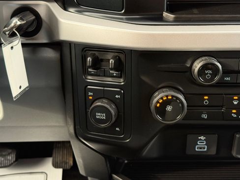 Used 2025 Ford F350 XLT image 29