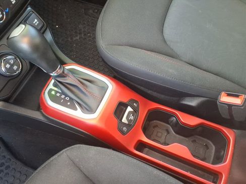 Used 2022 Jeep Renegade Trailhawk image 13