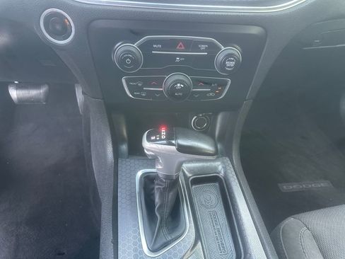 Used 2017 Dodge Charger SXT RWD image 19