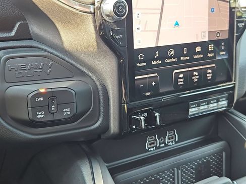 New 2026 RAM 2500 Laramie AWD/4WD image 25
