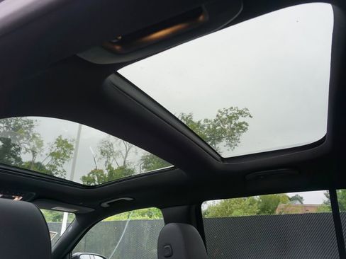 New 2025 Mercedes-Benz GLB 250 4MATIC image 16