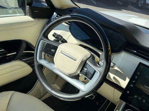 Used 2023 Land Rover Range Rover SE image 11