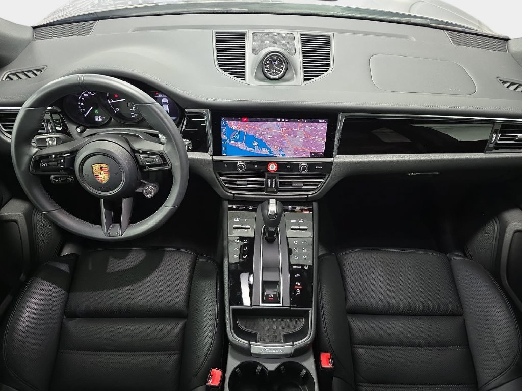 Certified 2026 Porsche Macan AWD/4WD image 12