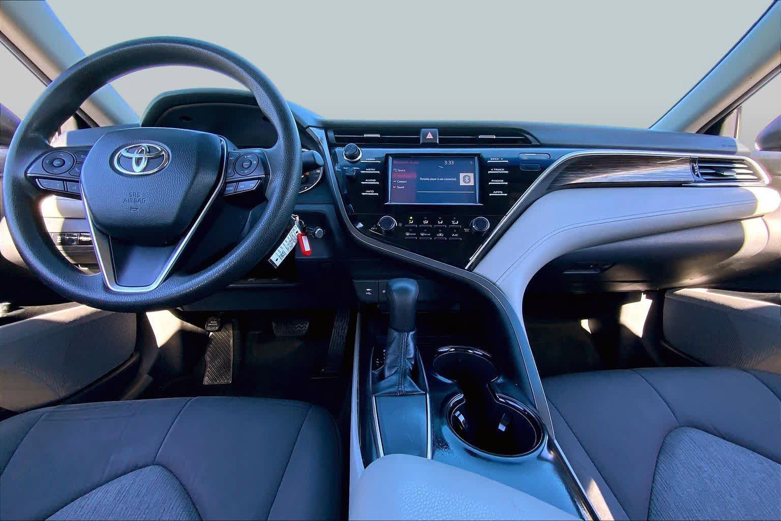 Used 2018 Toyota Camry LE FWD image 15