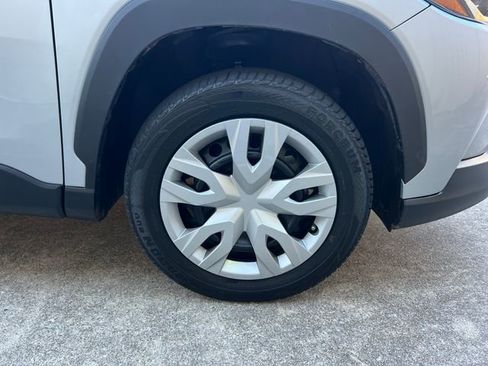Used 2024 Toyota Corolla Cross L image 35