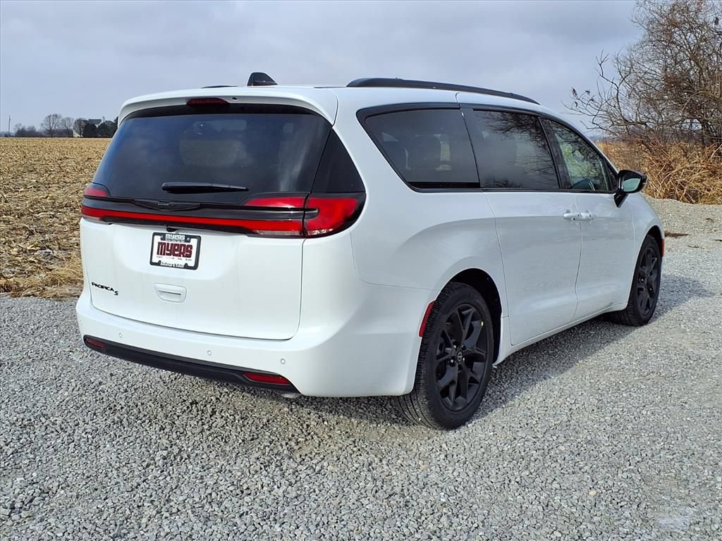 New 2026 Chrysler Pacifica Select w/ S Appearance Package FWD image 29