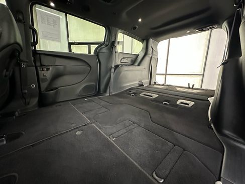 Used 2026 Chrysler Pacifica Limited w/ S Appearance Package FWD image 16