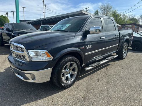 Used 2017 RAM 1500 Laramie w/ Convenience Group image 4