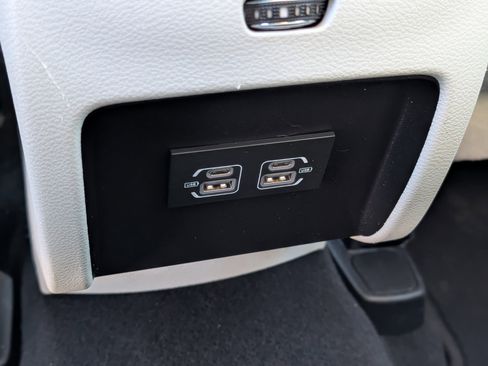 Used 2021 Jeep Cherokee Latitude Plus image 34