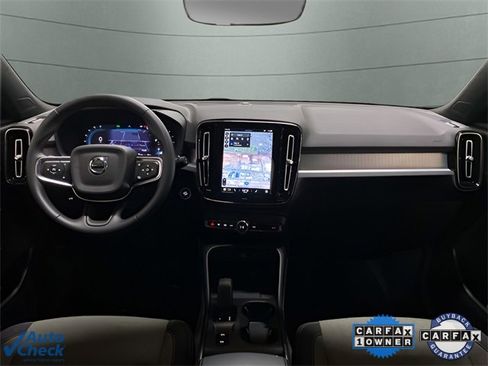 Used 2025 Volvo XC40 B5 Core image 14