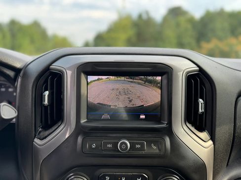 Used 2021 Chevrolet Silverado 2500 Custom w/ Custom Convenience Package AWD/4WD image 18