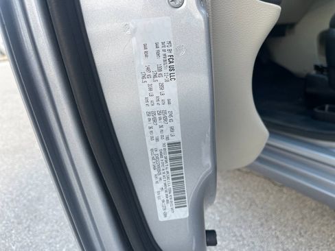 Used 2019 Dodge Grand Caravan SXT image 33