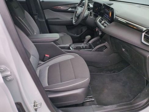 Used 2025 Chevrolet TrailBlazer LT FWD image 25