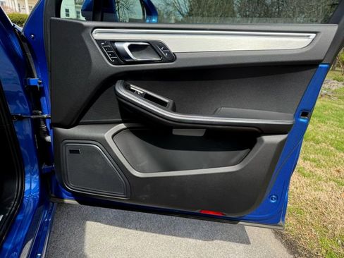 Used 2017 Porsche Macan GTS w/ Premium Package Plus image 39