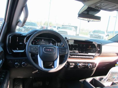 New 2026 GMC Sierra 1500 SLE image 14