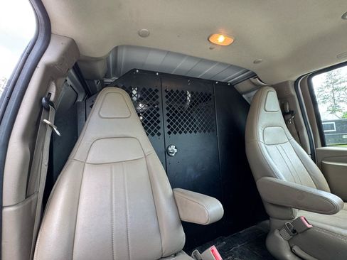 Used 2021 Chevrolet Express 2500 RWD image 15